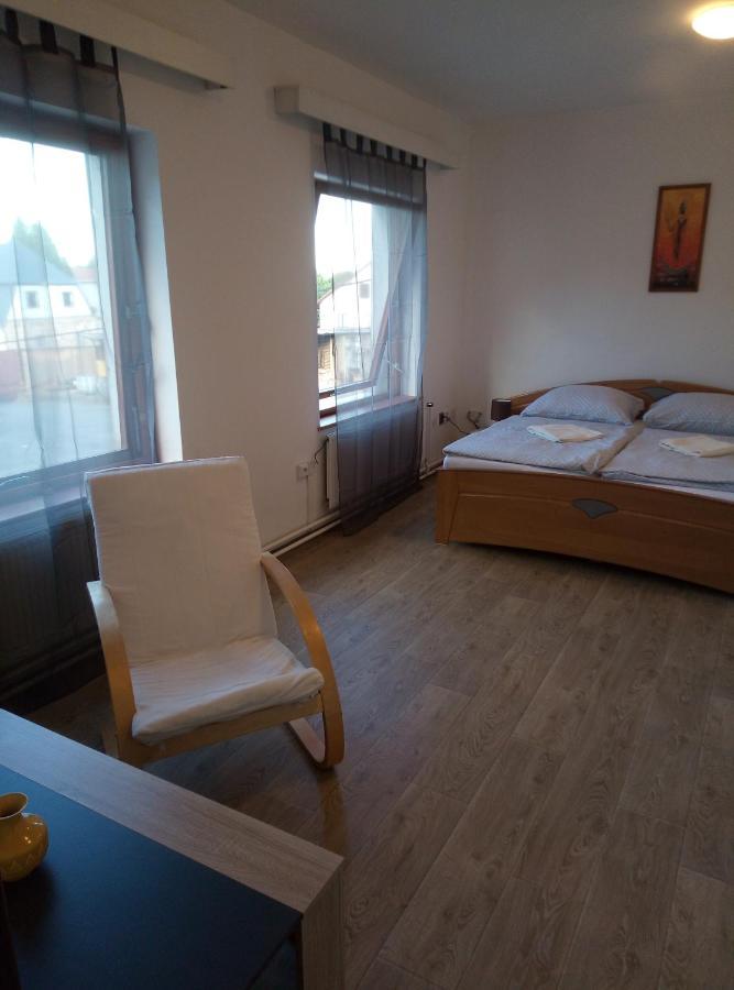 Penzion U Nahonu Mesto Touskov Exteriör bild