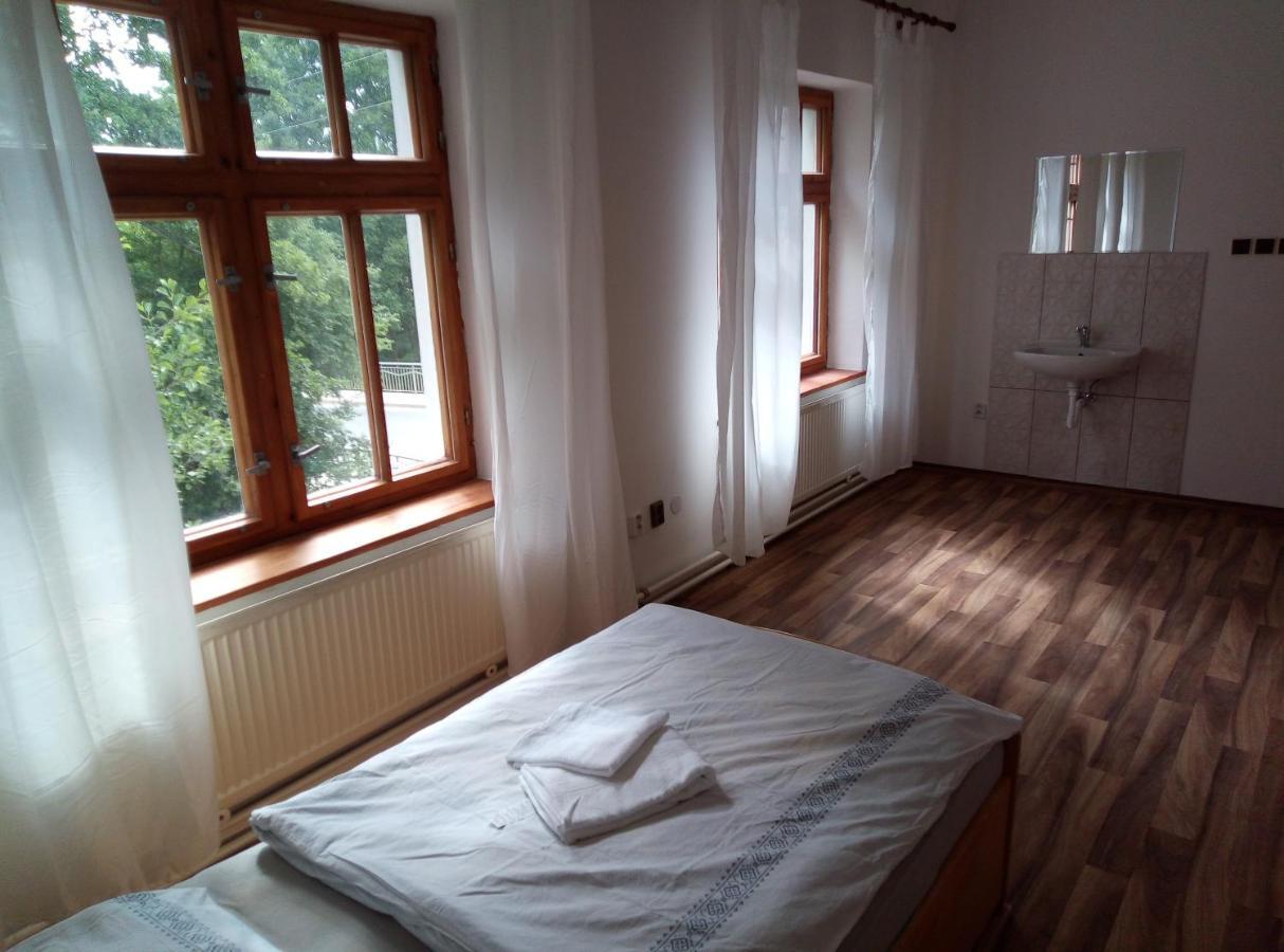 Penzion U Nahonu Mesto Touskov Exteriör bild