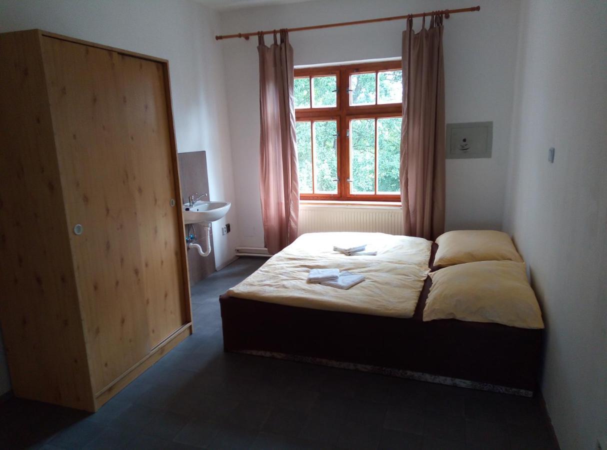 Penzion U Nahonu Mesto Touskov Exteriör bild